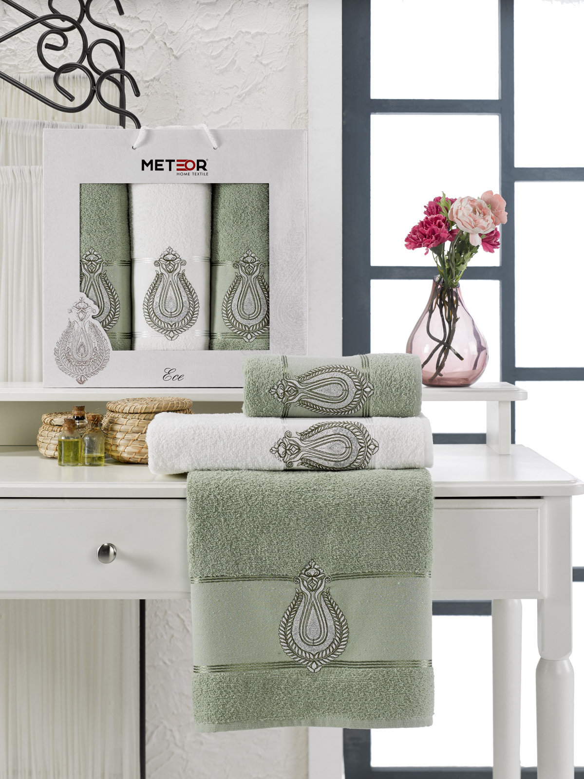 В короб. Meteor махр. (50x90/2)(70х140/1). Фото полотенец метеор. Подарочный набор полотенец в коробке.