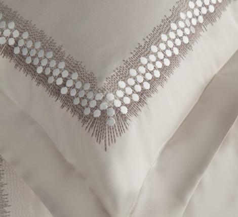 Постельное бельё "DANTELA VITA" сатин с вышивкой MONTANA (серо-коричневый), Евро