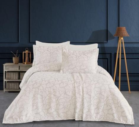 Гобеленовое покрывало "DO&CO" 240х260 (50x70-2 шт.) BERGOMA, кремовый