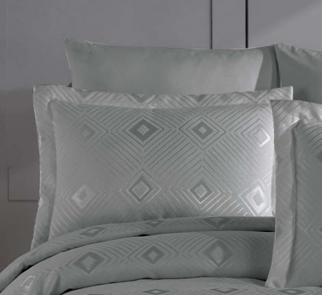 Гобеленовое покрывало "DO&CO" 240х260 (50x70-2 шт.) PETEK, серый