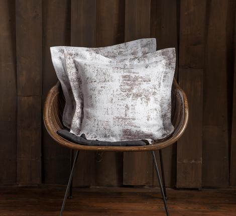 Наволочка Luxberry "AMBER" 47х47, белый/шоколад