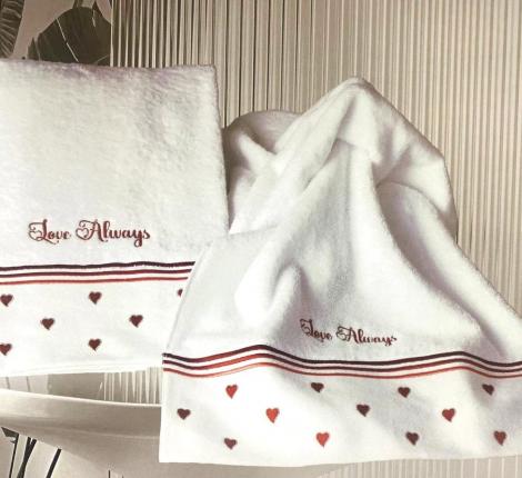 Комплект полотенец 50x100-85x150 с ковриком 50х80 Maison D'or "LOVE ALWAYS " белый/красный