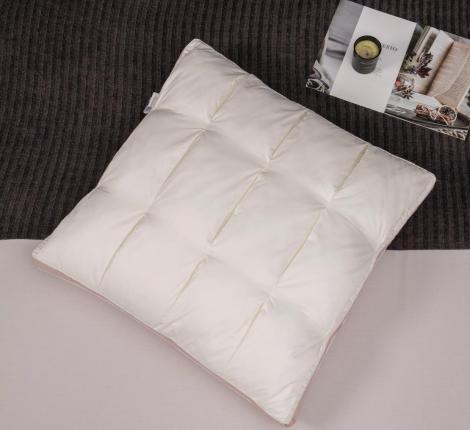 Подушка "Kazanov.A" Cassette (жемчуг пудра), 70х70