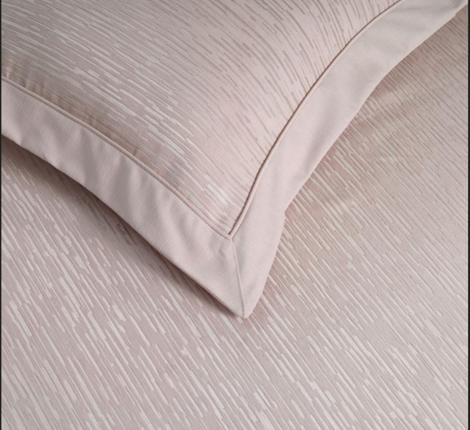 Гобеленовое покрывало "DO&CO" 240х260 (50x70-2 шт.) DIAMOND, бежевый