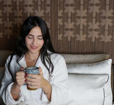 Наволочка шёлковая "Silkow Venezia" 50х80, кант коричневый (плотность 22 момми)