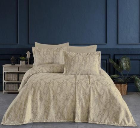 Гобеленовое покрывало "DO&CO" 240х260 (50x70-2 шт.) LULU, капучино