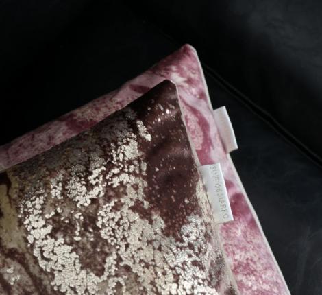 Наволочка декоративная "Sofi de Marko" Мрамор (бежевая) Велюр, 45х45