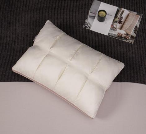 Подушка "Kazanov.A" Cassette (жемчуг пудра), 50х70