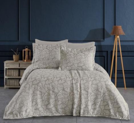 Гобеленовое покрывало "DO&CO" 240х260 (50x70-2 шт.) BERGOMA, бежевый