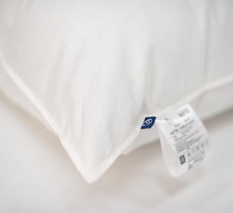 Подушка 3 STARS "FAMILIE DOWN" упругая, 60х60