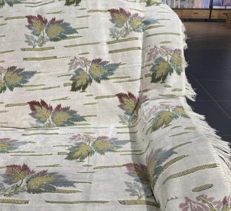 Покрывало шпигель большой Karteks" на диван 160х220 КЛЕНОВЫЙ ЛИСТ 2, перламутровый