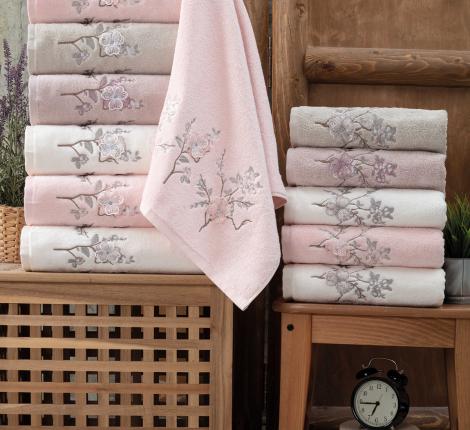 Набор махровых полотенец "DO&CO" с вышивкой 50х90 (1/6 ) LARISA