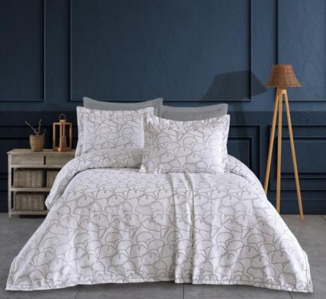 Гобеленовое покрывало "DO&CO" 240х260 (50x70-2 шт.) BERGOMA, серый