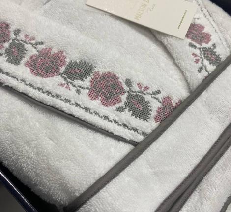 Халат женский махровый с вышивкой Maison D'or "ROSANNA" (белый/серый), XS(42)-S(44)