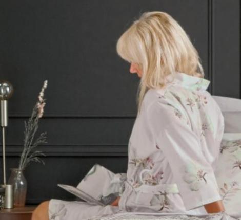 Халат короткий "Blanc des Vosges" DELICATESSE perle сатин, М