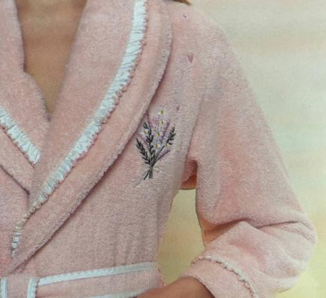 Халат женский махровый с вышивкой Maison D'or "LENA VOLANT" (кремовый), XS(42)-S(44)