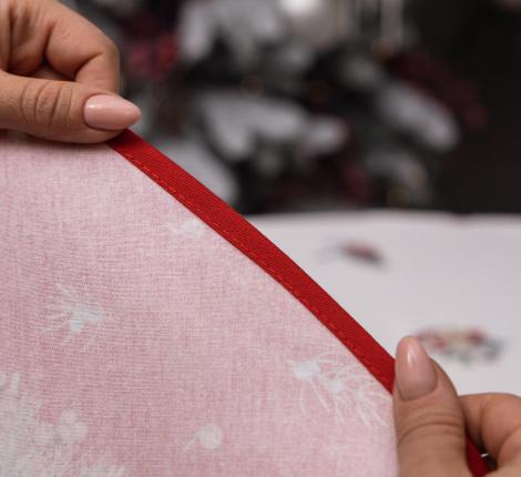 Скатерть круглая с пропиткой SANTALINO "МОРОЗКО.СНЕГИРИ" 150 см, красный