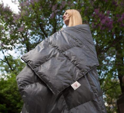 Дорожный плед пуховый "TRAVEL PLAID GRASS GRAPHITE", 140х200