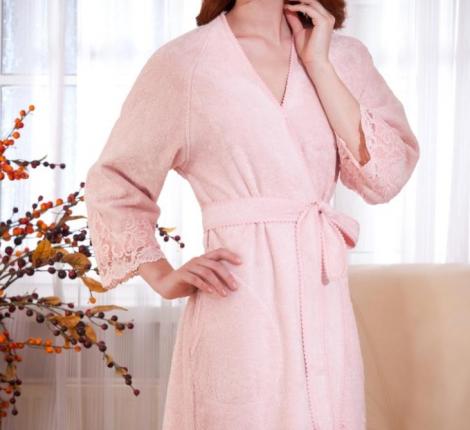 Халат женский махровый с кружевом Maison D'or "LISA" (фиолетовый), M(46)/L(48)