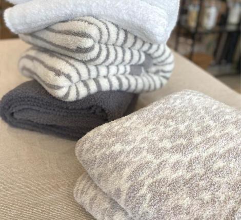 Плед "Barefoot Dreams" CC SNAKESKIN 137х183 (кремовый с розовым)