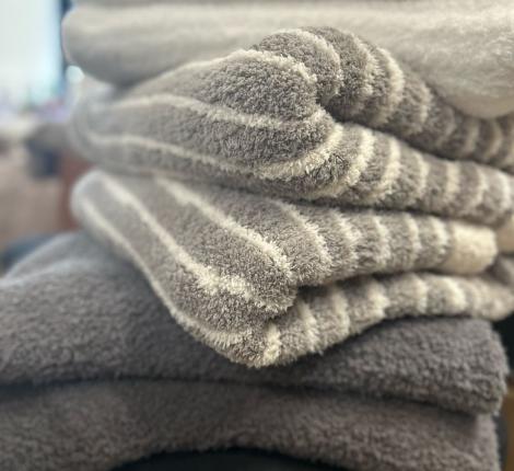 Плед "Barefoot Dreams" CC ASSCHER, 137х183 (кремовый с серым)