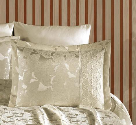 Гобеленовое покрывало "DO&CO" 240х260 (50x70-2 шт.) KARANFIL, бежевый