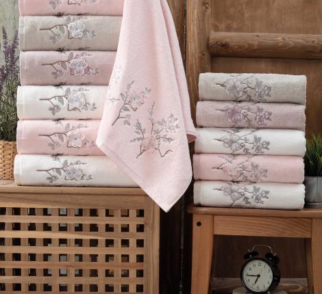 Набор махровых полотенец "DO&CO" с вышивкой.70х140 (1/6 ) LARISA