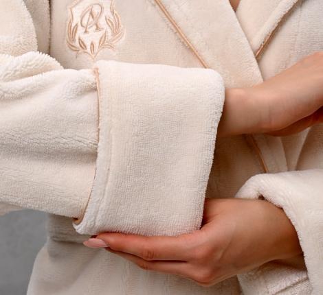 Халат женский трига с капюшоном "AMBIELLA  A-1215" кремовый, L/XL