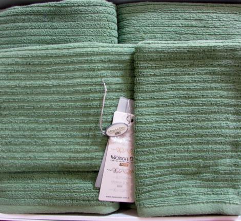 Комплект полотенец  с перчаткой 30x50-50x100-78x150 Maison D'or &quot;RIVER&quot;, зелёный