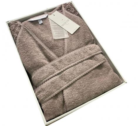 Халат женский махровый с кружевом Maison D'or "JOSEPHINE" (фиолетовый), XS(42)-S(44)