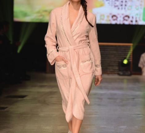 Халат женский махровый с тапочками Maison D'or "VANESSA LONG" (бежевый)), M(46)/L(48)